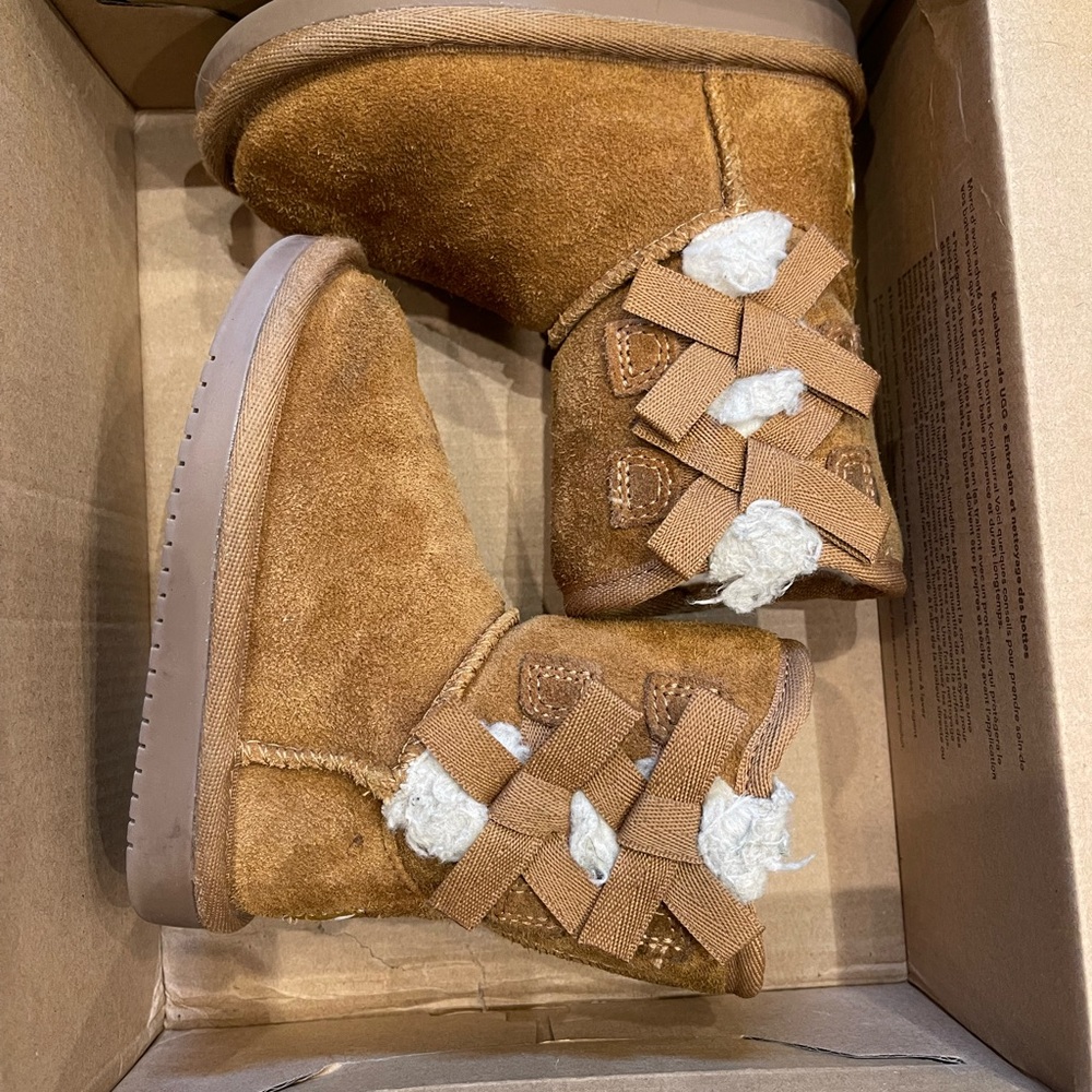 Barely worn!  Koolaburra toddler boots size 6 -